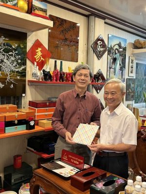 Trien-lam-nghe-thuat-son-mai-Tu-Bon-hanhtrinh100namkynguyenhoihoasonmaivietnam-06.jpg